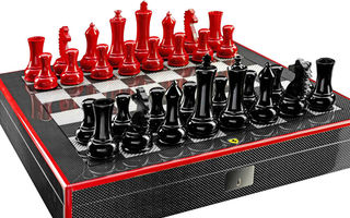 Ferrari vinde o tablă de şah personalizată, cu 1500 de euro