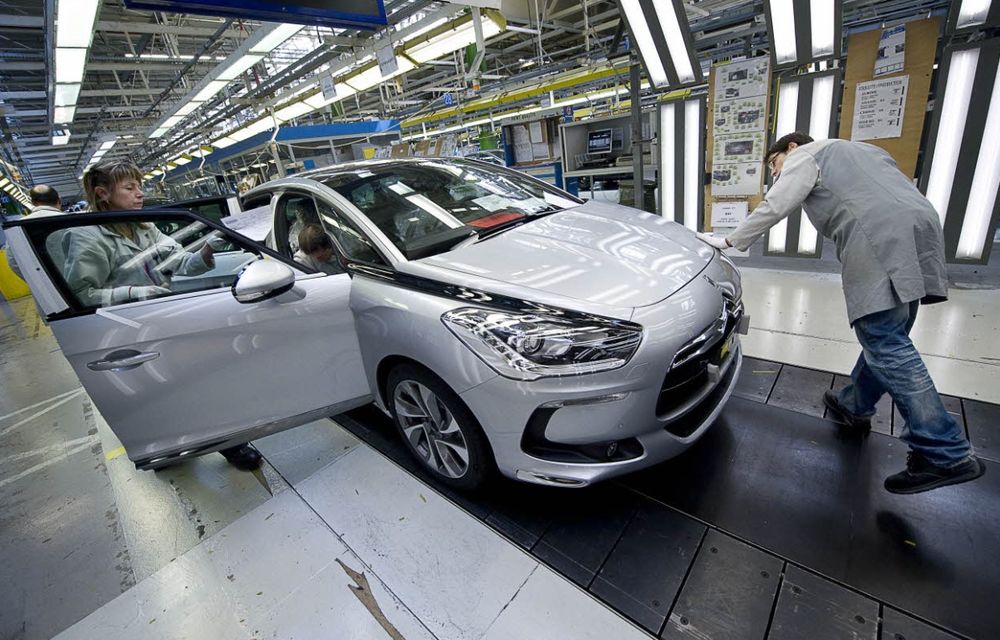 PSA Peugeot-Citroen renunţă la 300 de salariaţi, echivalentul a jumătate de schimb, de la o fabrică din Franţa - Poza 1