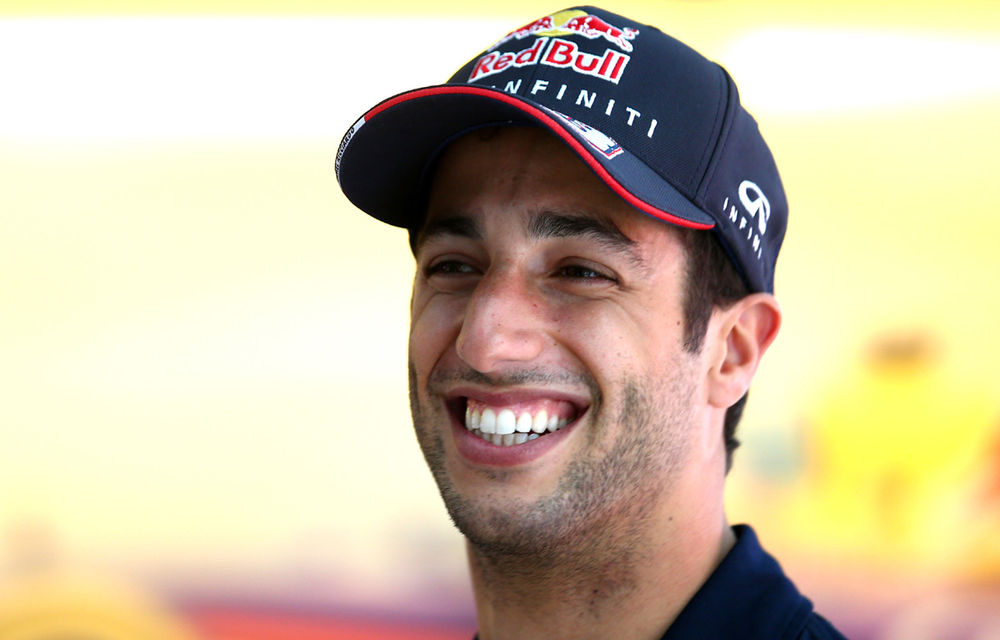 Ricciardo: &quot;Prietenii mei, surprinşi de munca unui pilot de Formula 1 din spatele scenei&quot; - Poza 1