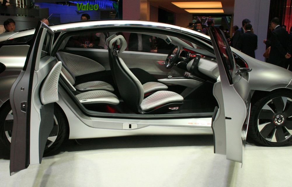 PARIS 2014 LIVE: Renault Eolab concept: consum de 1 litru la sută pentru maşina viitorului în viziunea francezilor - Poza 12