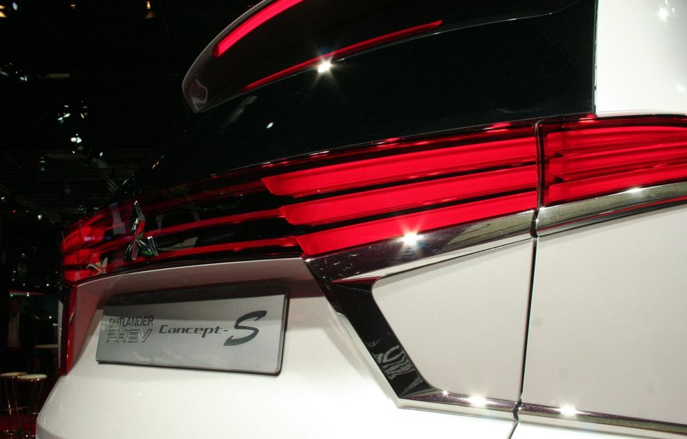 PARIS 2014 LIVE: Mitsubishi Outlander PHEV Concept-S: japonezii ne prezintă primele imagini ale pachetului de design creat pentru SUV-ul hibrid - Poza 7