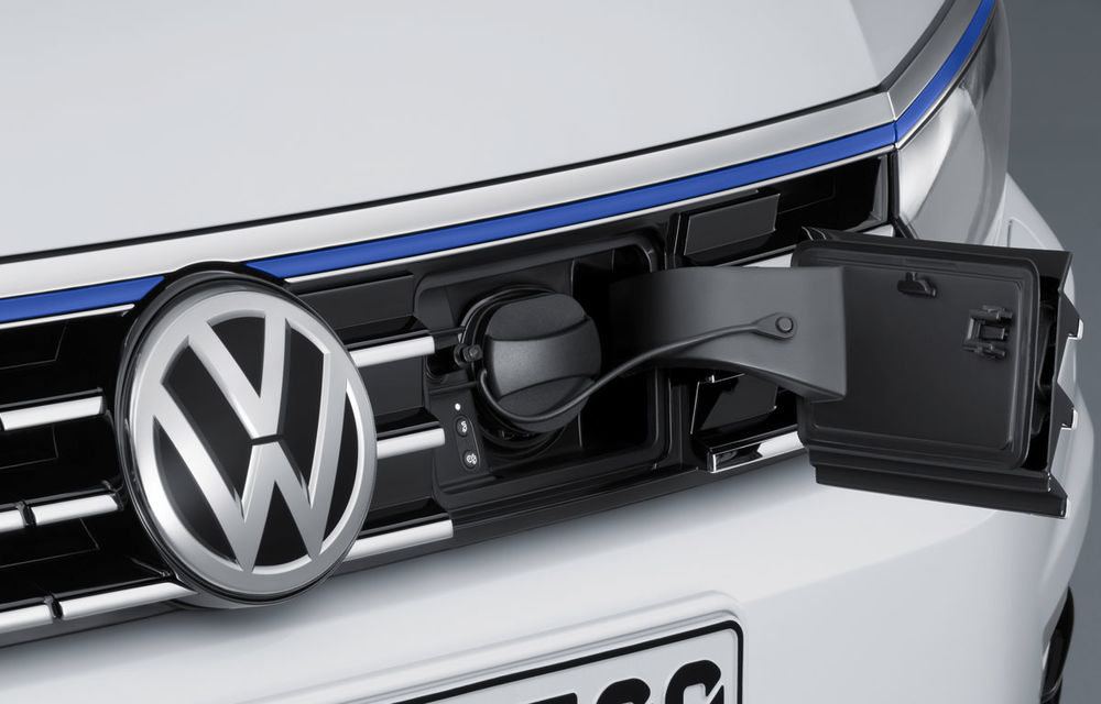 PARIS 2014 LIVE: Volkswagen Passat GTE - varianta hybrid plug-in a noului model din Wolfsburg - Poza 10