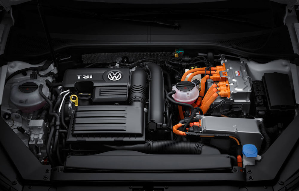 PARIS 2014 LIVE: Volkswagen Passat GTE - varianta hybrid plug-in a noului model din Wolfsburg - Poza 14