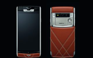 Bentley a lansat un smartphone împreună cu Vertu. Terminalul cu Android costă 12.500 de euro