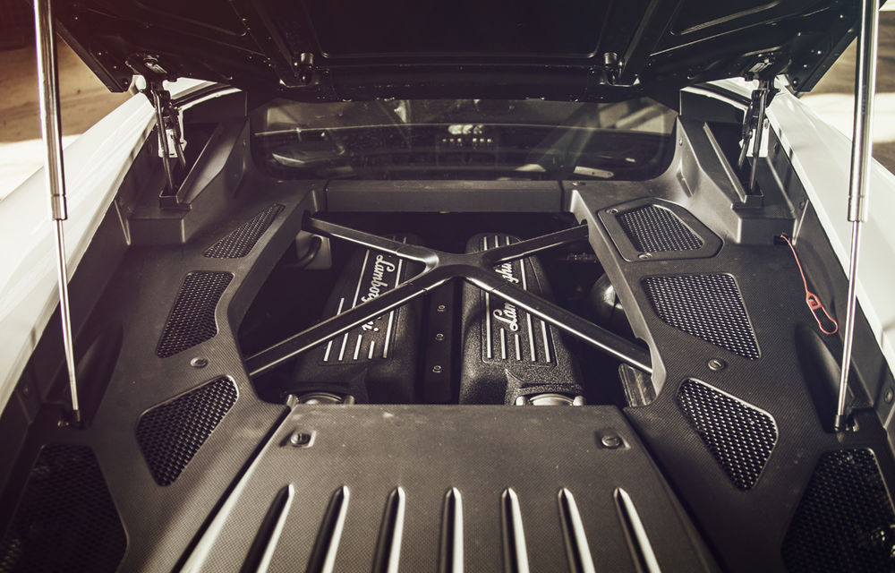Între fericire şi frustrare: 100 de minute cu Lamborghini Huracan - Poza 16