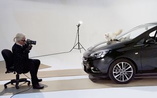 Opel Corsa a pozat pentru Karl Lagerfeld într-o şedinţă foto inedită