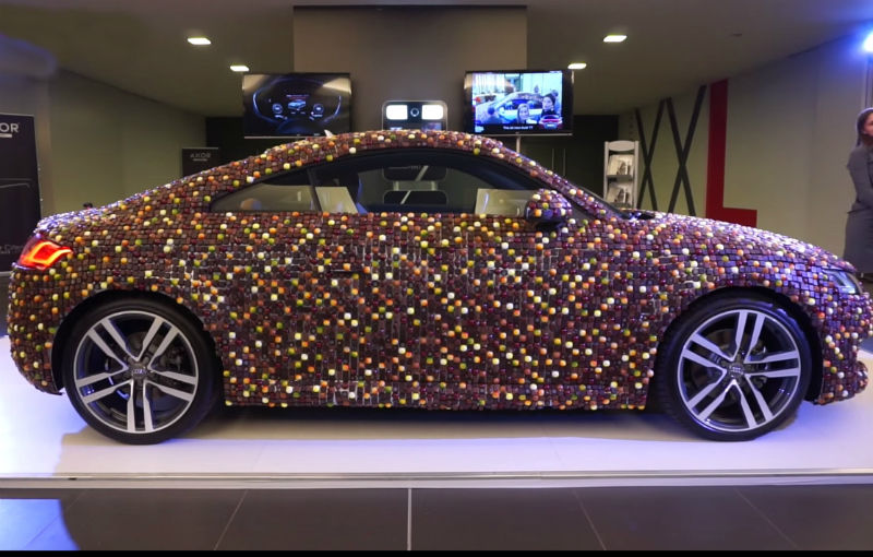 Noul Audi TT a fost acoperit în 27.000 de bucăţi de ciocolată - Poza 1
