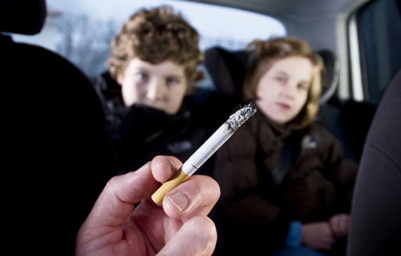 Fumatul în mașinile în care există minori va fi interzis de anul viitor în Marea Britanie - Poza 1