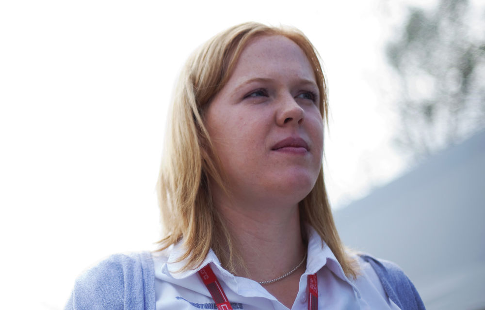 Pilotul de sex feminin Alice Powell ar putea concura pentru Caterham în Abu Dhabi - Poza 1