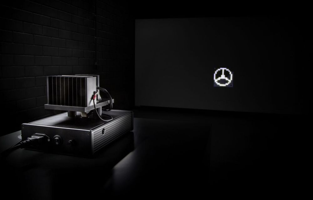Mercedes-Benz prezintă noua sa generaţie de blocuri optice cu LED: 84 de LED-uri pe far - Poza 8
