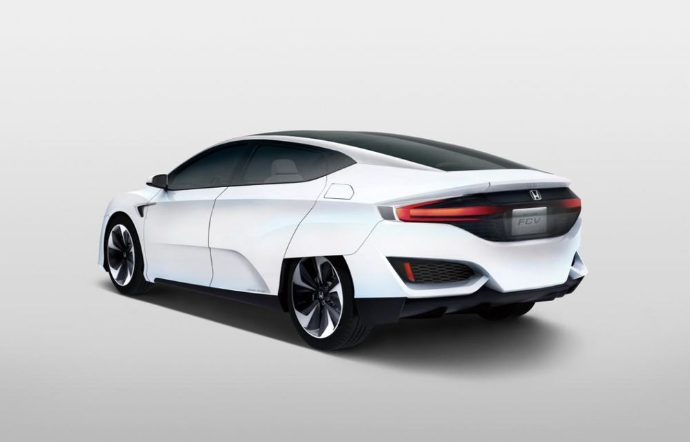 Honda FCV Concept: 700 de kilometri autonomie maximă şi versiune de serie lansată în 2016 - Poza 4
