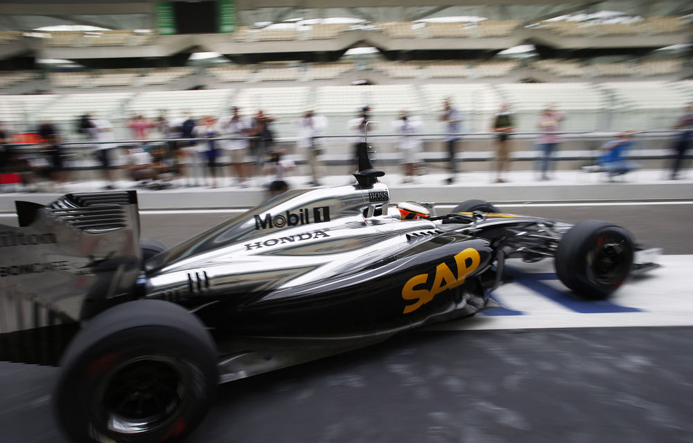 Teste Abu Dhabi, ziua 1: McLaren, niciun tur cu motor Honda. Vettel a vizitat garajul Ferrari - Poza 4