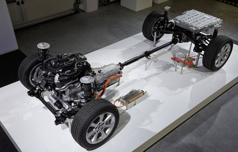 BMW Seria 3 facelift va avea o versiune hibrid cu un consum care ajunge la doar 2 litri/100 de kilometri - Poza 19
