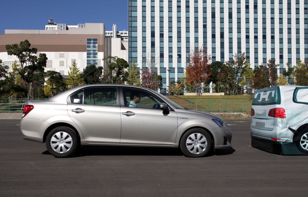 Toyota anunță o avalanșă de sisteme de siguranță începând cu 2015 - Poza 3