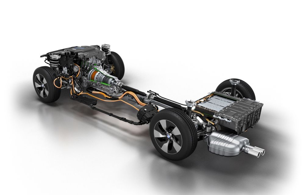 BMW pregăteşte versiuni hibride plug-in ale modelelor X5 şi Seria 3 - Poza 1
