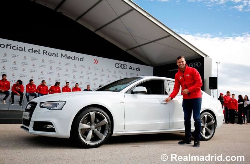 Jucătorii echipei Real Madrid au primit o flotă nouă din partea Audi. Cristiano Ronaldo a ales un Audi S8 - Poza 4