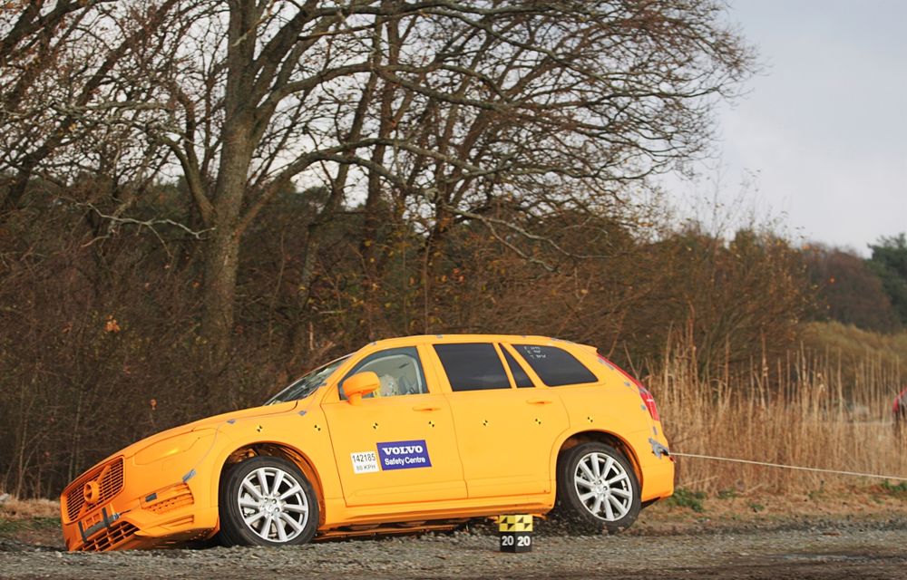 VIDEO: Noul Volvo XC90, supus la un crash test inedit: cu 80 km/h în şanţ - Poza 4