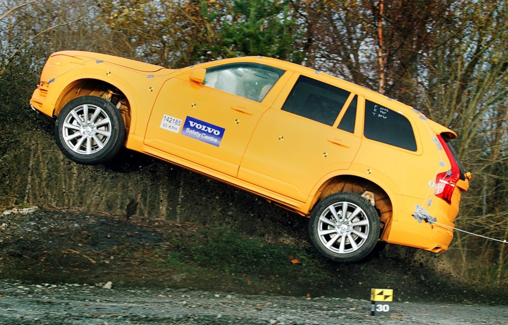 VIDEO: Noul Volvo XC90, supus la un crash test inedit: cu 80 km/h în şanţ - Poza 2