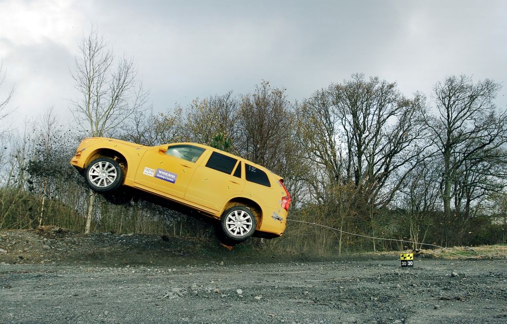 VIDEO: Noul Volvo XC90, supus la un crash test inedit: cu 80 km/h în şanţ - Poza 1