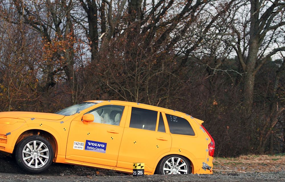 VIDEO: Noul Volvo XC90, supus la un crash test inedit: cu 80 km/h în şanţ - Poza 3