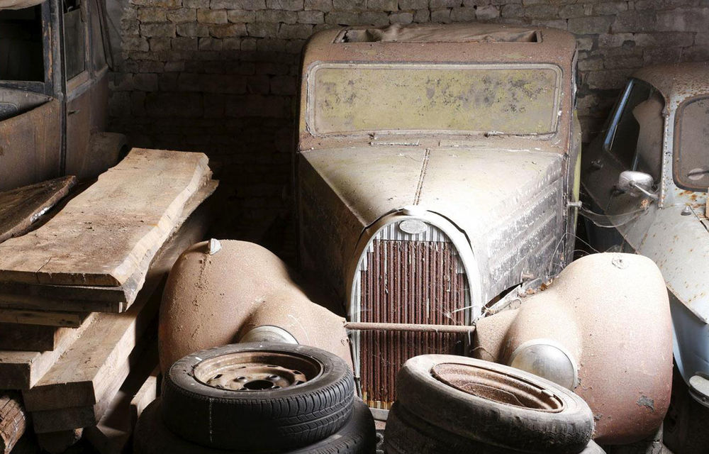 O colecție de aproape 100 automobile clasice a fost regăsită în Franța - Poza 16