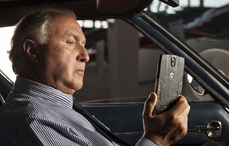 Tonino Lamborghini 88 Tauri: smartphone exclusivist din oţel şi piele pentru 6.000 de dolari - Poza 15