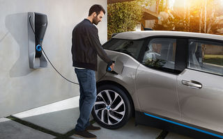 BMW dă semnalul schimbării în industrie: "Momentul trecerii la maşini electrice nu e departe" BMW dă semnalul schimbării în industrie: "Momentul trecerii la maşini electrice nu e departe"