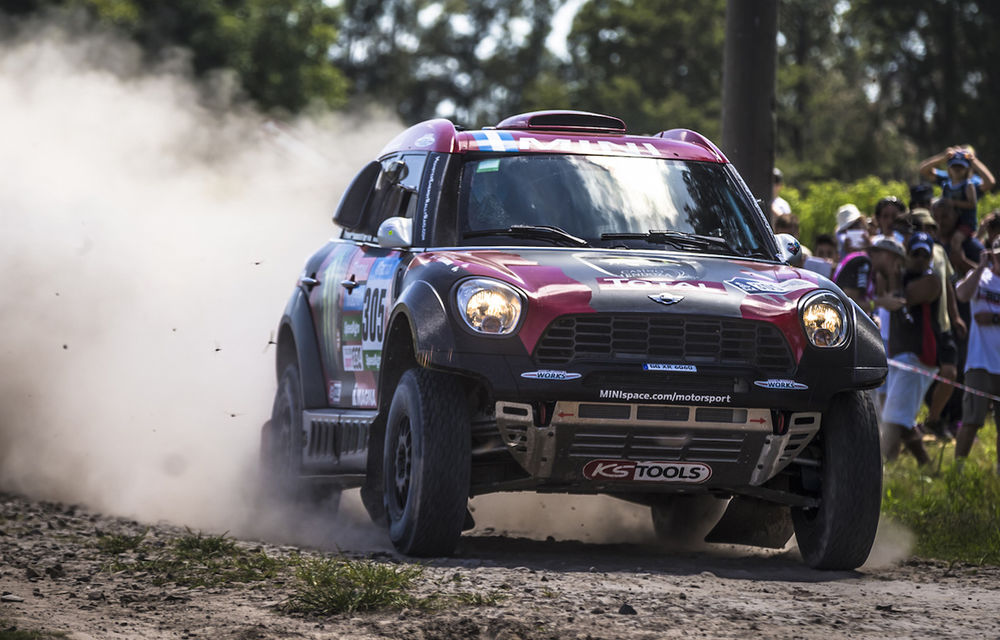 Raliul Dakar, ziua 1: Mini este în frunte, Peugeot a început precaut - Poza 1