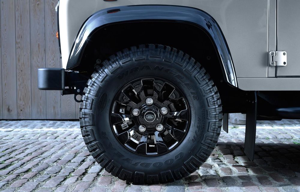 Land Rover Defender intră în ultimul an de producţie cu trei ediţii speciale - Poza 11