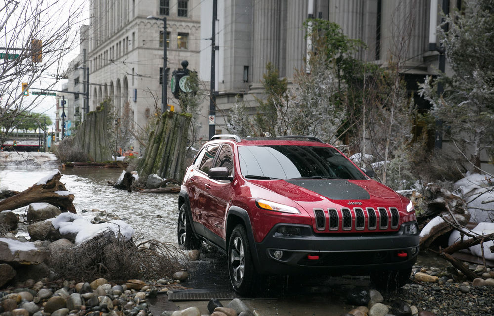 Jeep a creat un râu de munte în milocul orașului Vancouver pentru o provocare off-road cu noul Cherokee - Poza 3