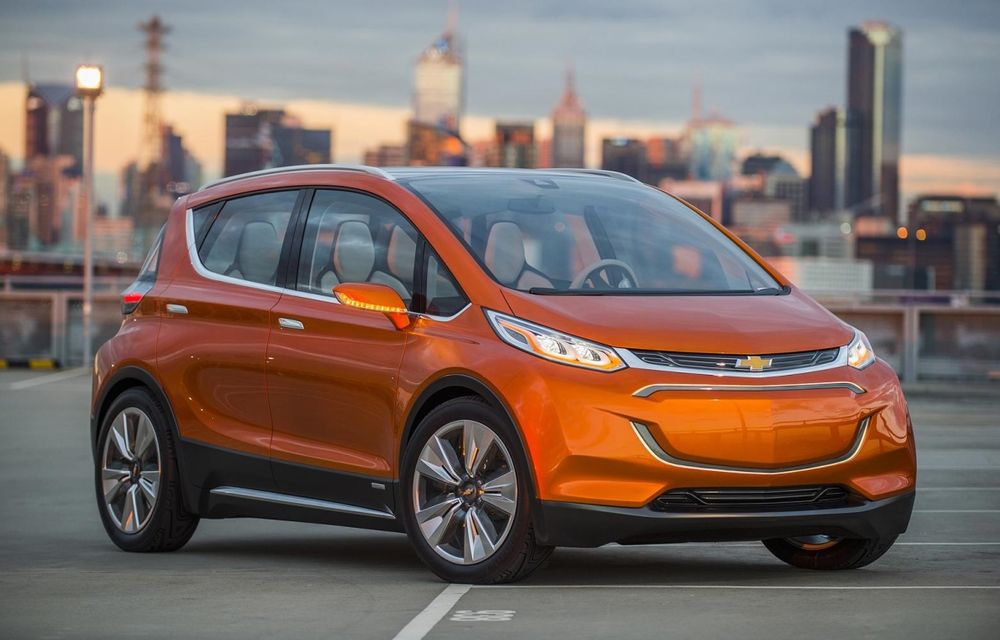 Chevrolet Bolt, conceptul unui  vehicul 100% electric, prezintă viitorul maşinilor electrice în viziunea mărcii americane - Poza 1
