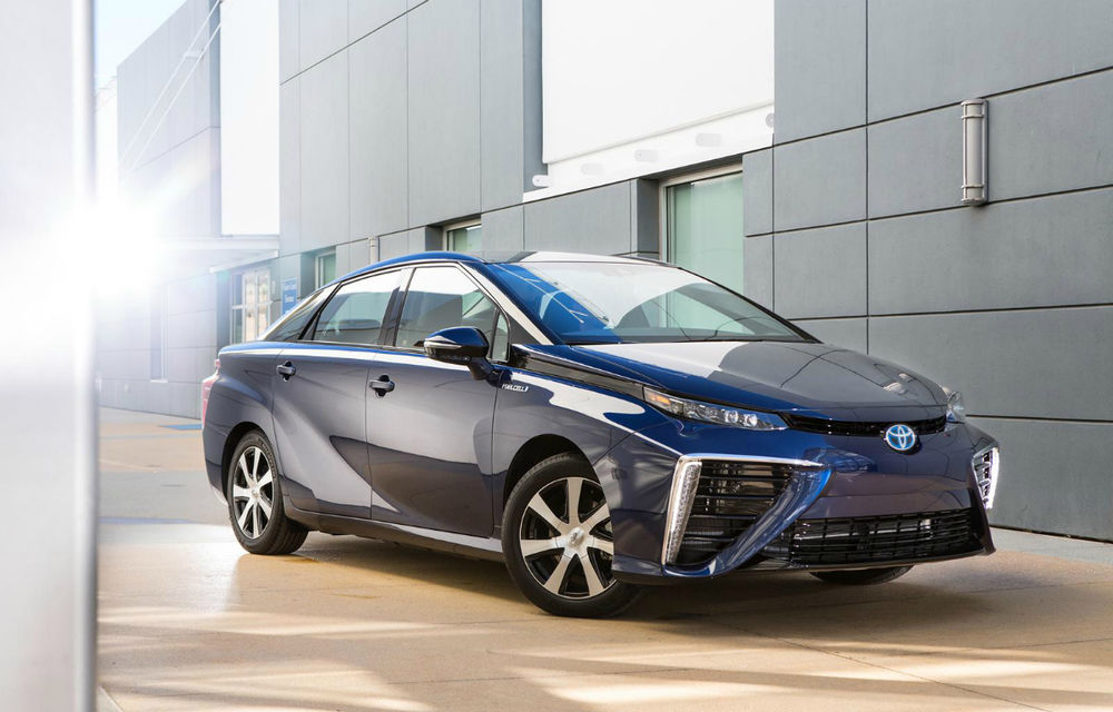 Toyota Mirai, prima maşină de serie alimentată cu hidrogen, a primit 1.500 de comenzi într-o lună - Poza 1