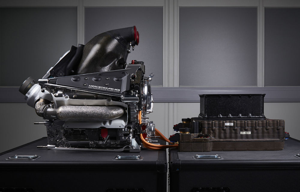 Mercedes a dezvăluit noi imagini cu noul monopost şi motorul pentru 2015 - Poza 6