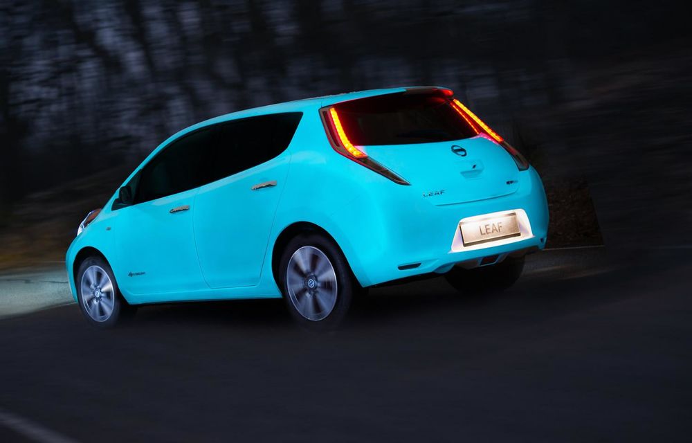 Nissan Leaf este prima maşină de serie care oferă o vopsea fosforescentă - Poza 4