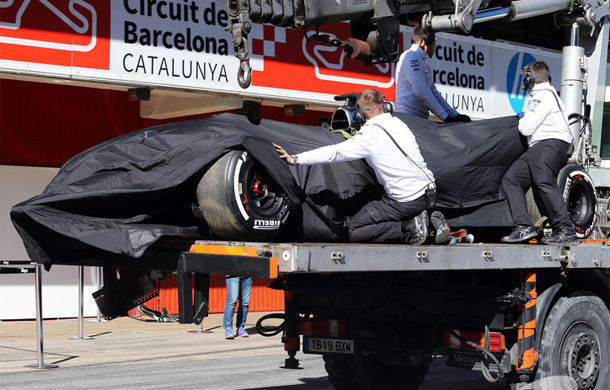 Alonso, transportat la spital în urma unui accident suferit în testele de la Barcelona - Poza 1