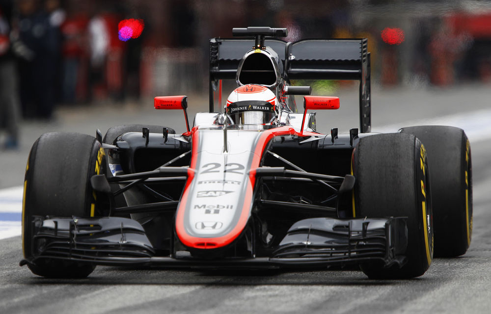 McLaren: &quot;Cauza accidentului lui Alonso a fost vântul imprevizibil&quot;. Spaniolul, incert pentru ultima sesiune de teste - Poza 1