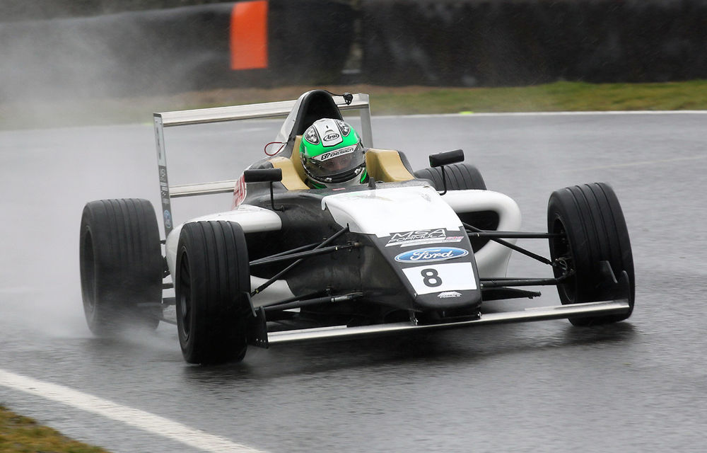 Alexandra Marinescu a testat monopostul de Formula 4 Marea Britanie - Poza 1