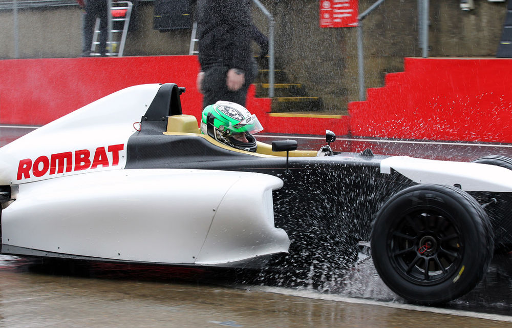 Alexandra Marinescu a testat monopostul de Formula 4 Marea Britanie - Poza 3