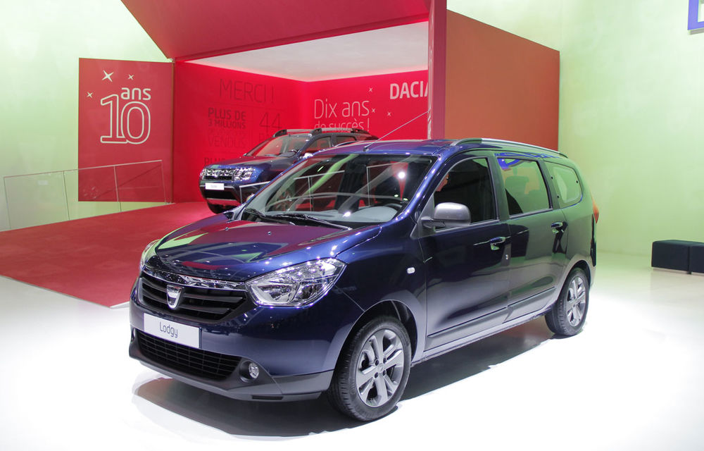 GENEVA 2015 LIVE: Standul Dacia a adunat toate edițiile speciale 10 ani, în frunte cu Duster - Poza 2