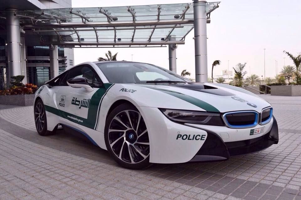 BMW i8 se alătură flotei de supercaruri a poliţiei din Dubai - Poza 4