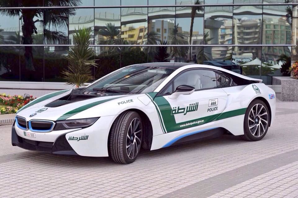 BMW i8 se alătură flotei de supercaruri a poliţiei din Dubai - Poza 2