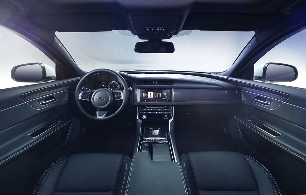 Prima imagine cu interiorul noii generații Jaguar XF, rivalul lui BMW Seria 5 - Poza 1