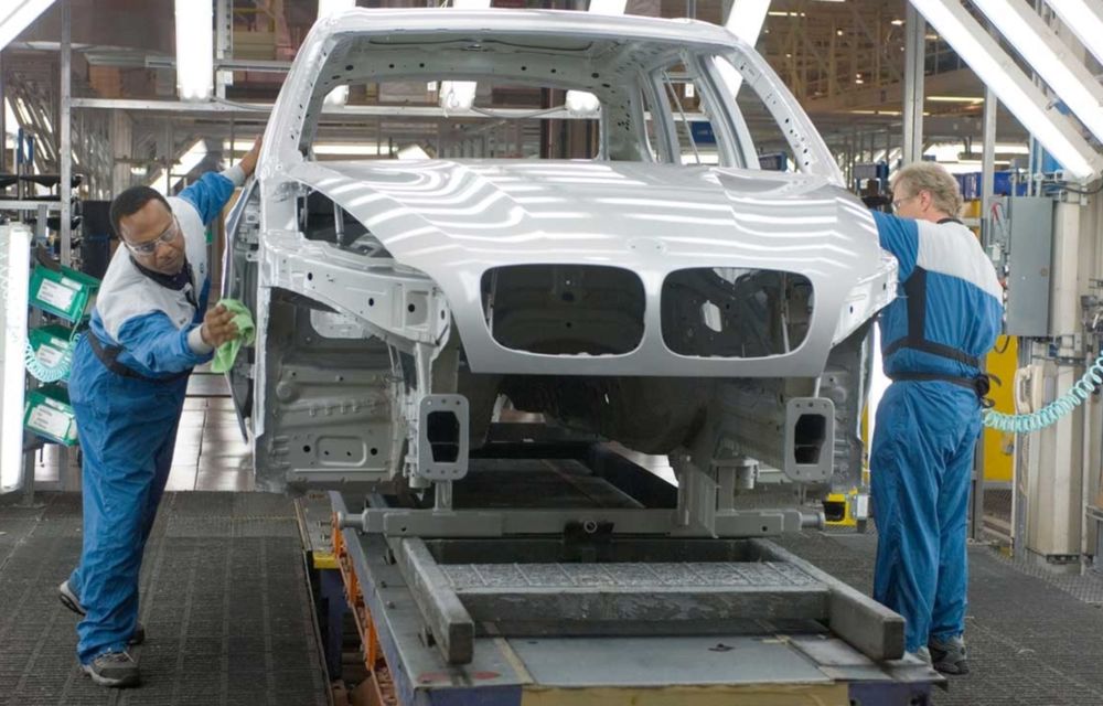 Viitorul BMW X7 va utiliza un motor V12, iar preţul de bază va depăşi 130.000 euro - Poza 1