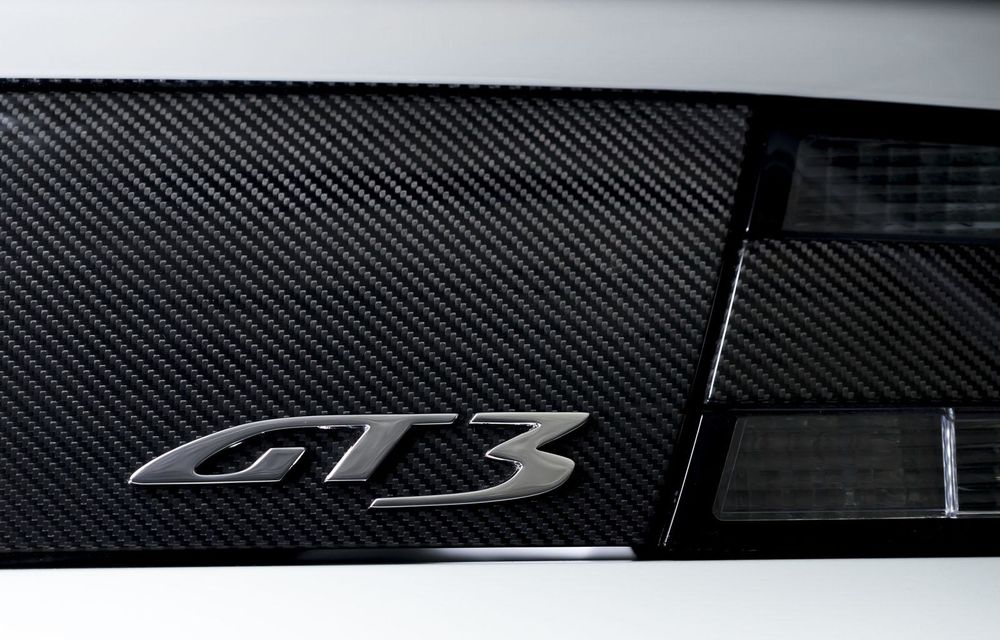 Aston Martin Vantage GT3 îşi schimbă numele în Vantage GT12 pentru a evita un conflict cu Porsche - Poza 13