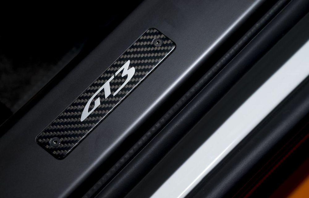 Aston Martin Vantage GT3 îşi schimbă numele în Vantage GT12 pentru a evita un conflict cu Porsche - Poza 18