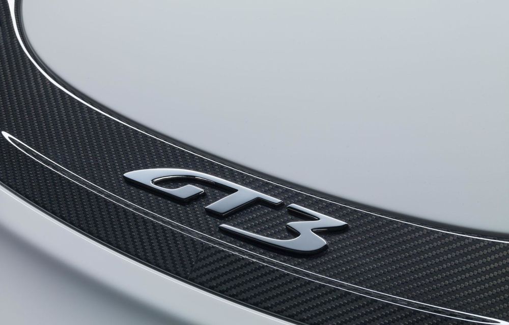 Aston Martin Vantage GT3 îşi schimbă numele în Vantage GT12 pentru a evita un conflict cu Porsche - Poza 8