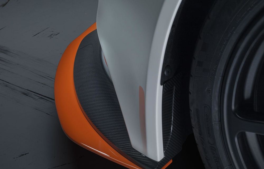 Aston Martin Vantage GT3 îşi schimbă numele în Vantage GT12 pentru a evita un conflict cu Porsche - Poza 11