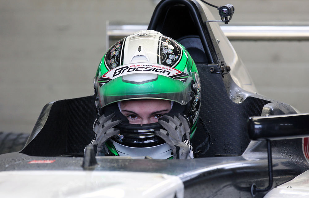 Alexandra Marinescu debutează sâmbătă în Formula 4 Marea Britanie - Poza 6