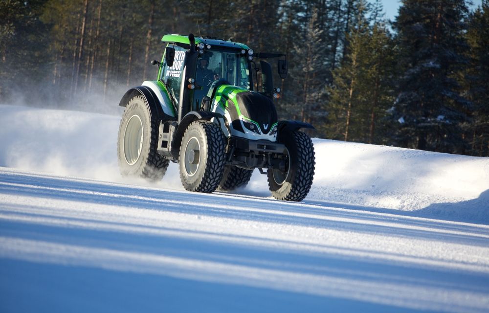 Nokian a stabilit un nou record de viteză: 130 km/h pe zăpadă cu Juha Kankkunen la volanul unui tractor - Poza 2