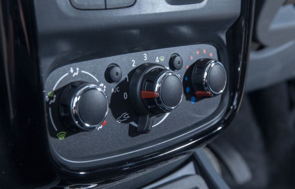 Dacia Duster primeşte o variantă comercială pentru piaţa din Regatul Unit - Poza 23